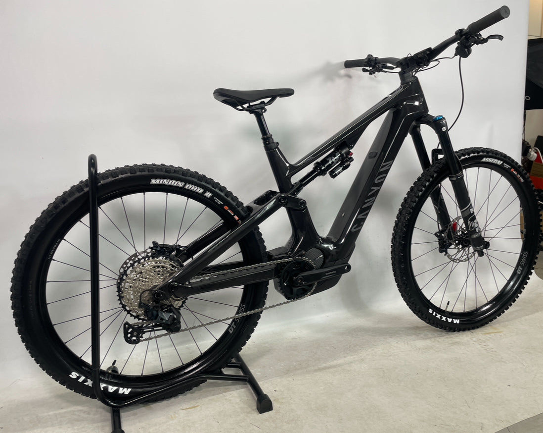 Canyon Spectral : ON CF 8 2024 Full Suspension Electric Mountain Bike *Brand New*