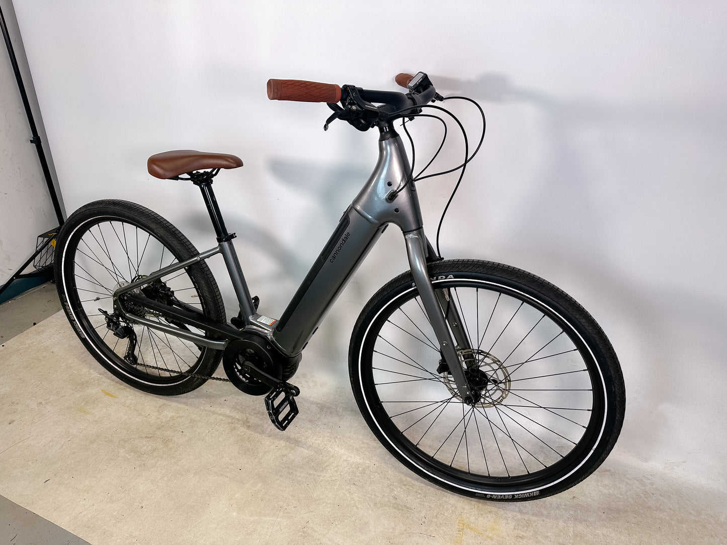 Cannondale Adventure Neo 4 Electric Hybrid Bike