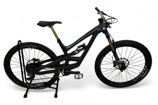 YT Capra CF Pro Race 2019 Full suspension Mountain Bike