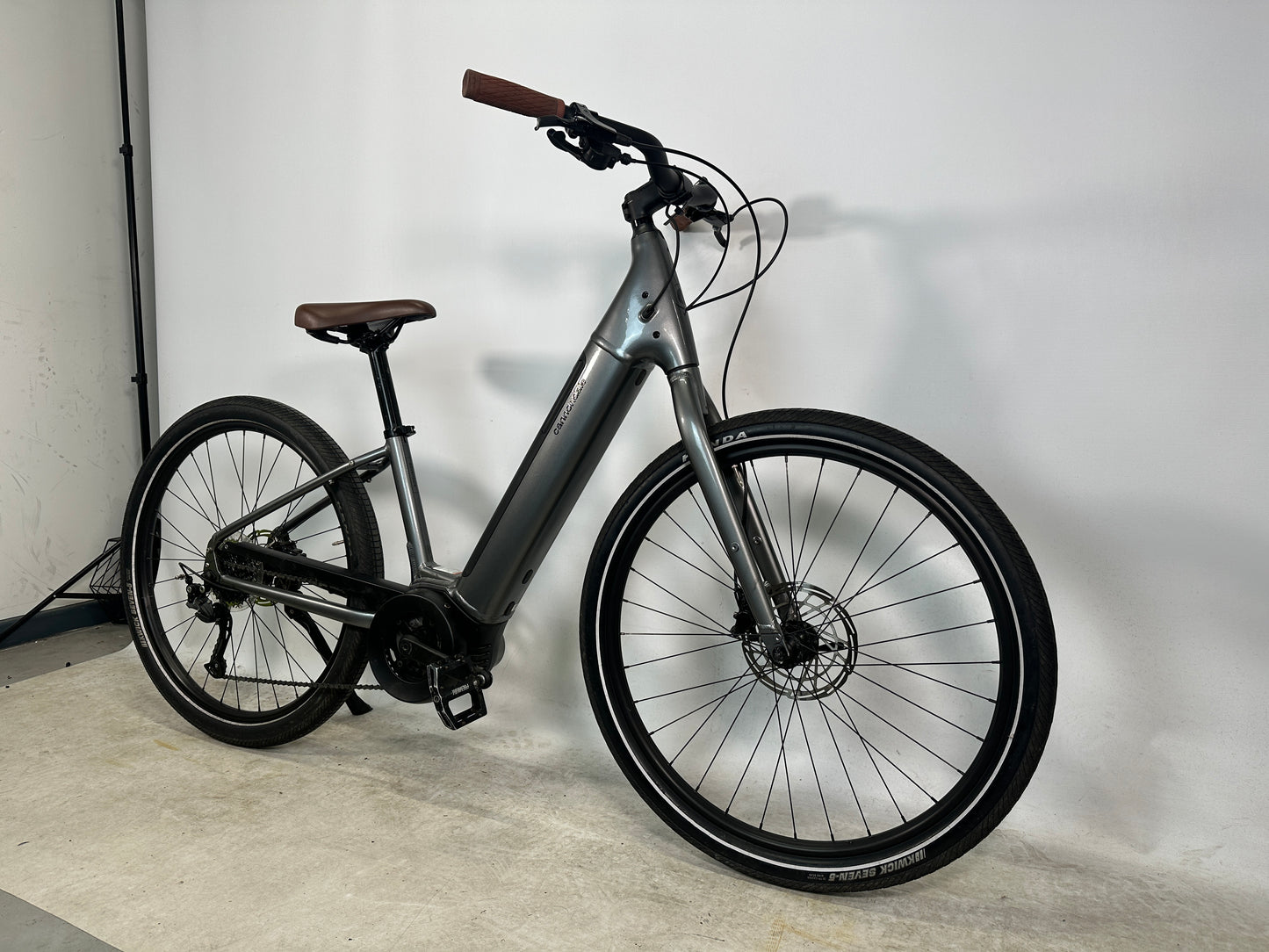 Cannondale Adventure Neo 4 Electric Hybrid Bike