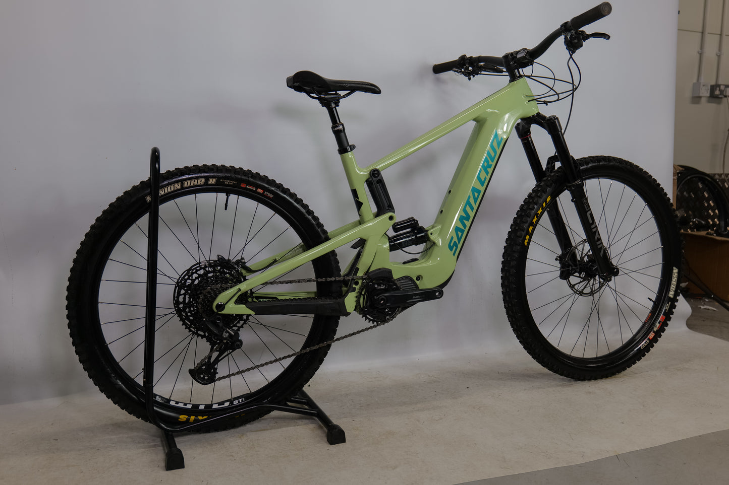 Santa Cruz Heckler C MX 2023 720Wh Electric Mountain Bike