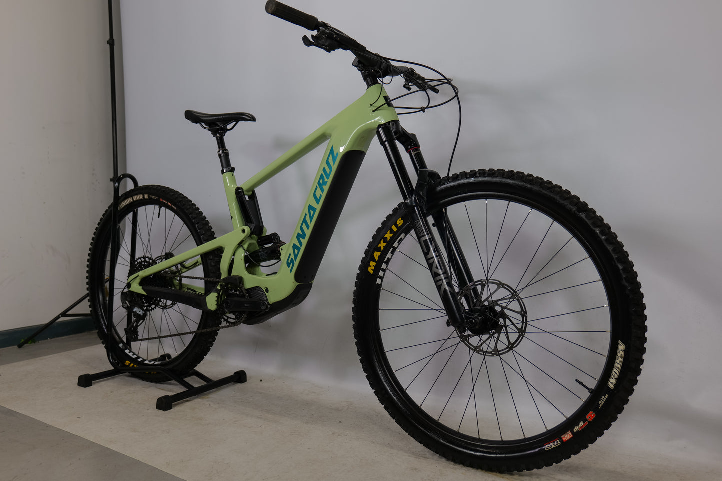 Santa Cruz Heckler C MX 2023 720Wh Electric Mountain Bike