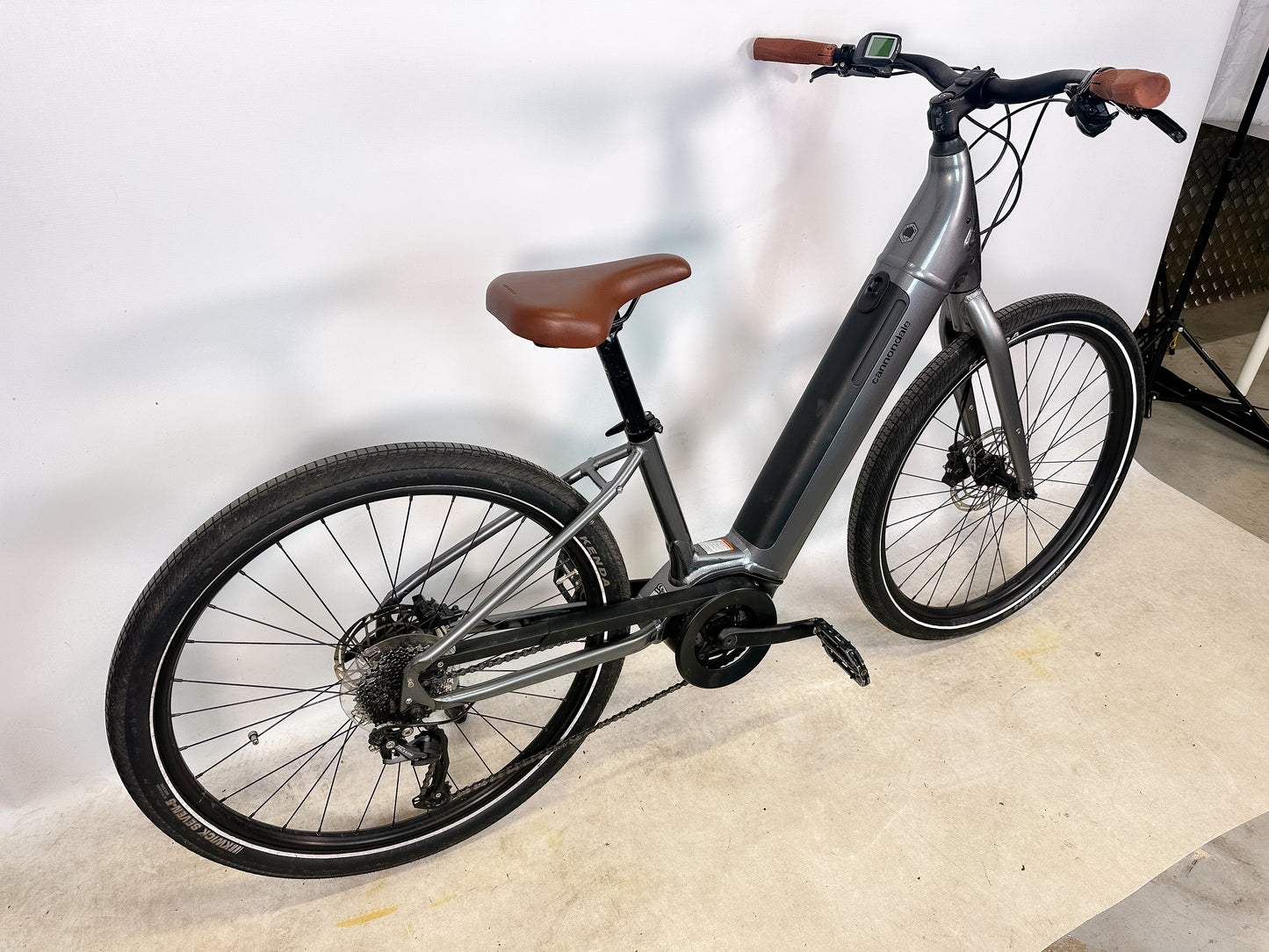 Cannondale Adventure Neo 4 Electric Hybrid Bike