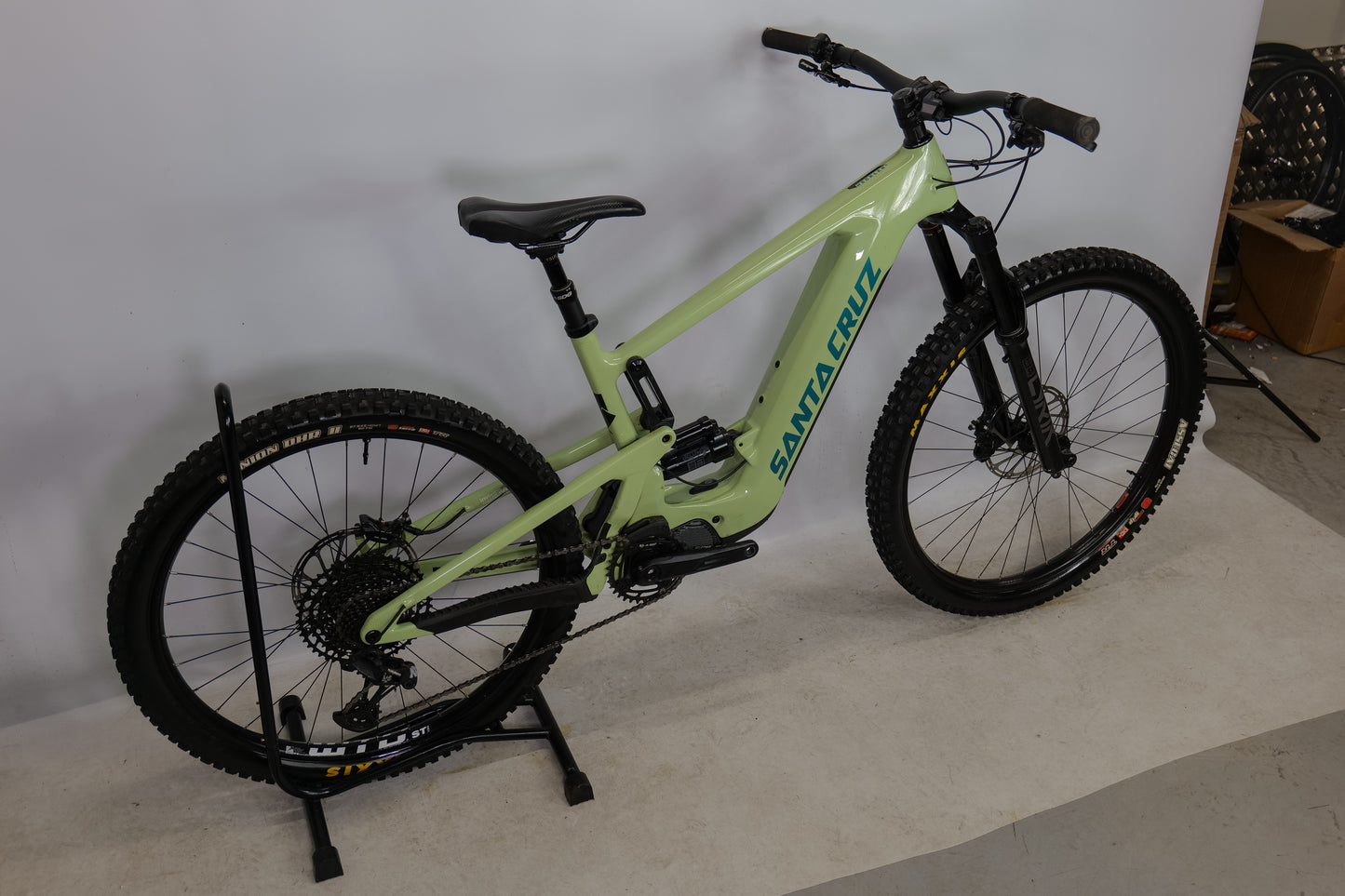 Santa Cruz Heckler C MX 2023 720Wh Electric Mountain Bike