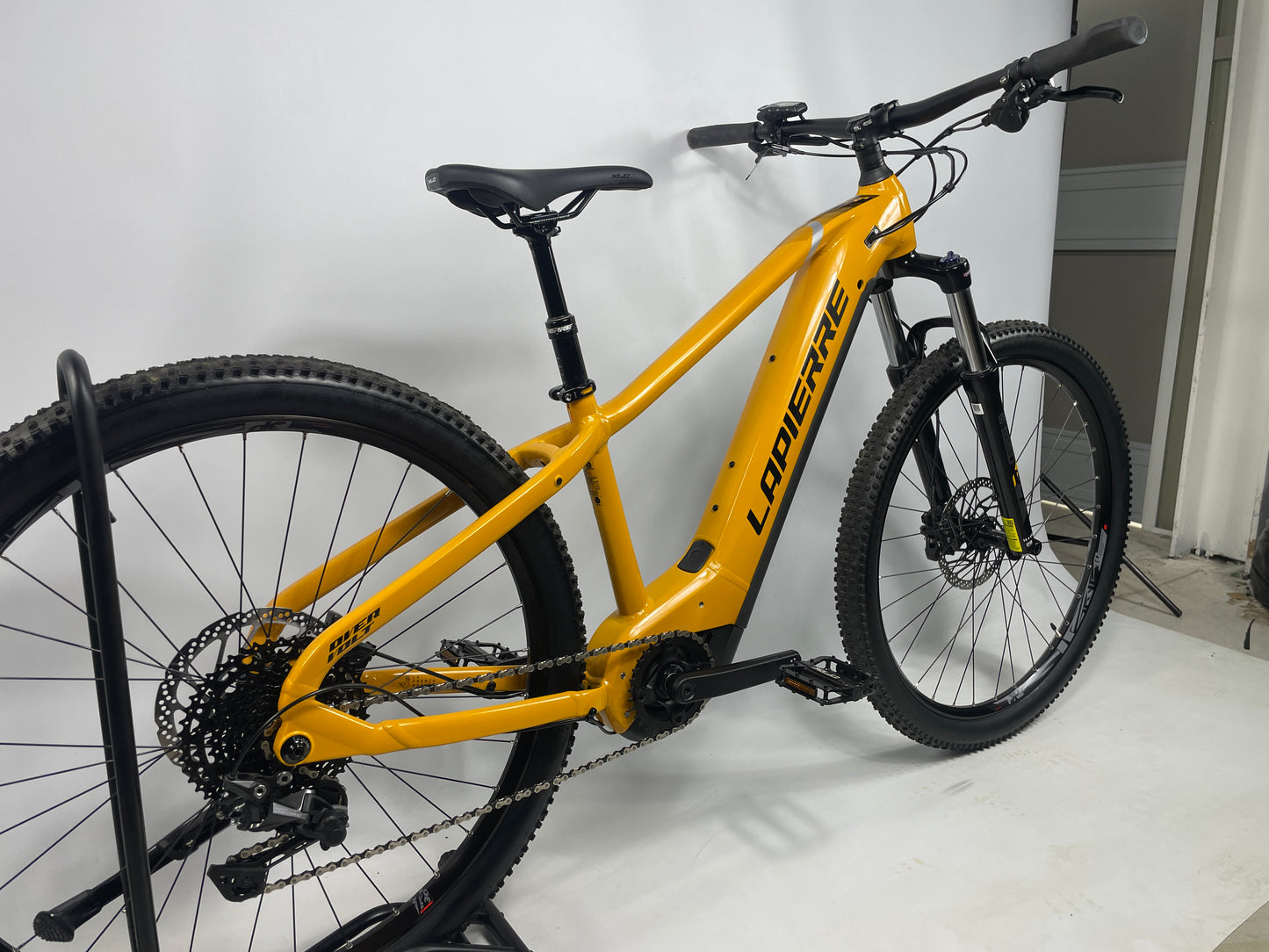 Lapierre Overvolt HT 7.6 630Wh 2023 Electric Mountain Bike *Only 16 Miles*